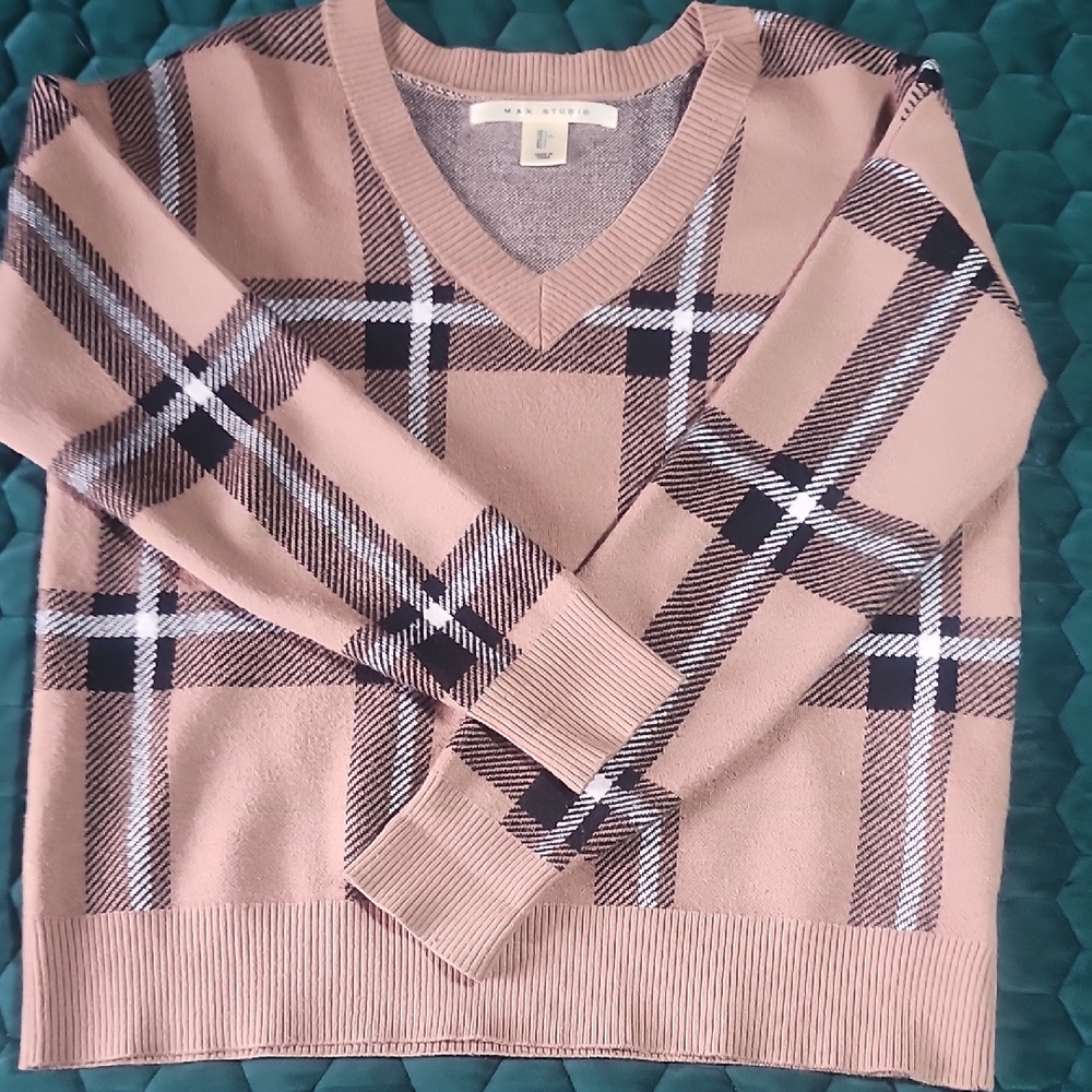 Max Studio Plaid V-Neck Sweater in Camel and Black